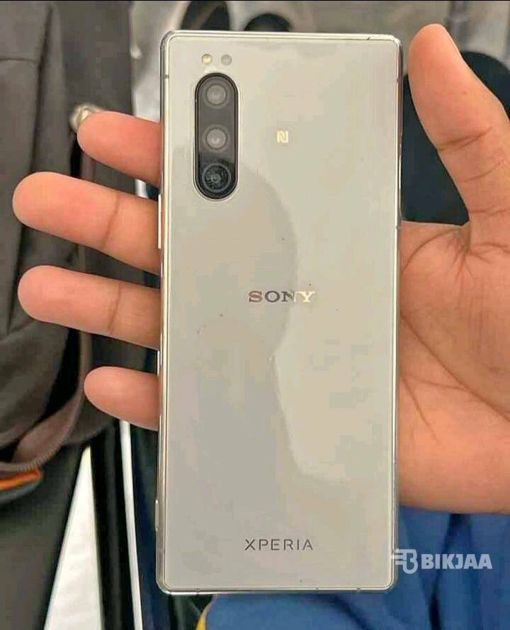 Xperia 5