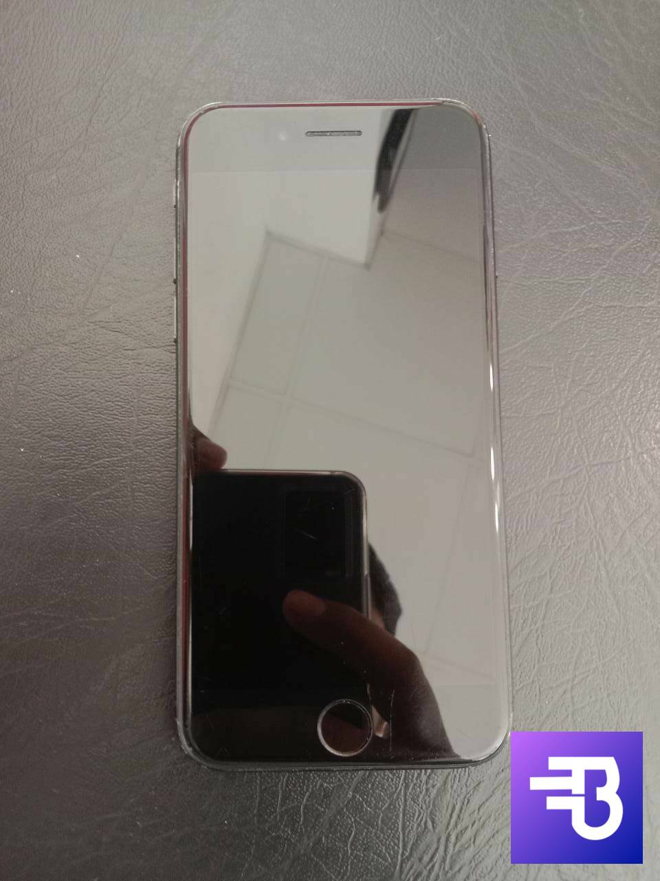 iPhone 7 with Box 32GB